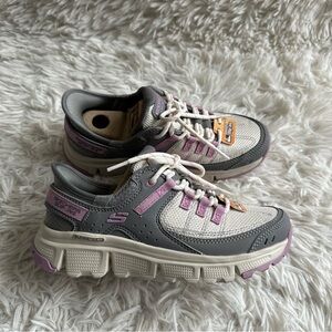 Skechers Slip Ins Summits AT Sneakers Size 5 New In Box